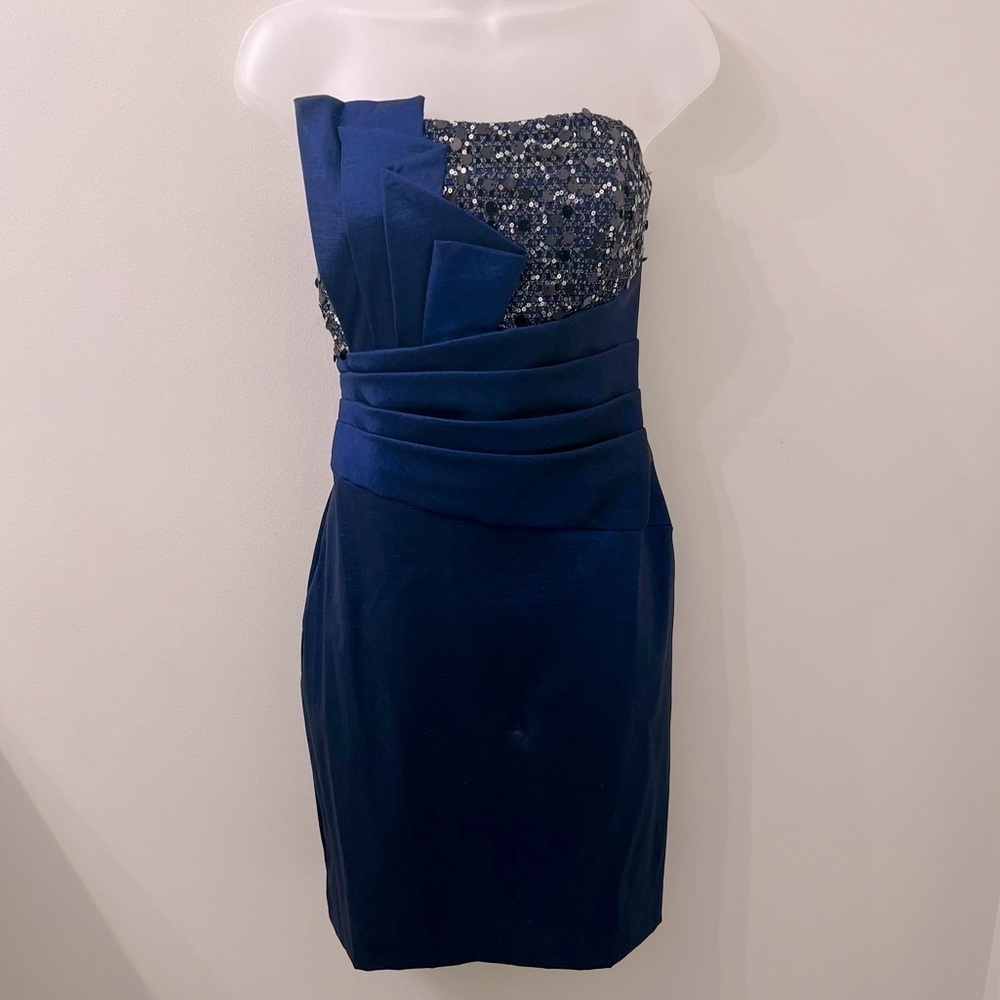 Betsy & Adam Women’s Royal Blue Metallica strapless cocktail dress